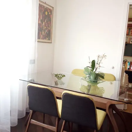 The White Near Trastevere * Rom